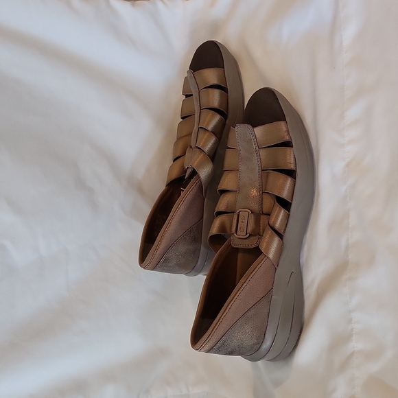 BZEES Frenzy Fisherman Open Toe Wedge T-strap Slip On Sandals Womens 10M - Picture 6 of 12